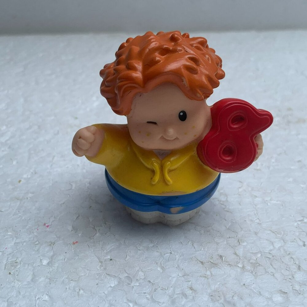 Fisher Price Red Haired Boy Holding 8, Little People Time To Learn - 2005 - Picture 6 of 8